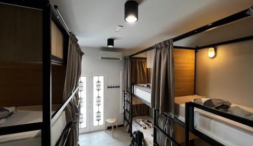 10-Bed Mixed Dormitory Room