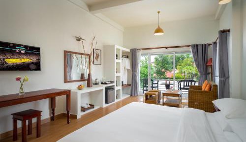  Premier Villa with Balcony, Pool View - Free Mini-Bar