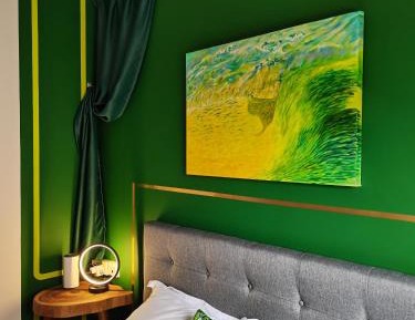 Deluxe Queen Room