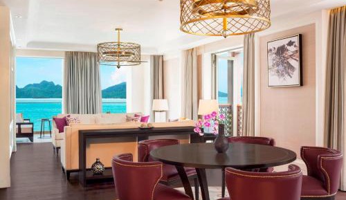 1 King Bed, Sea View, Rainforest View, Corner, Panoramic Suite