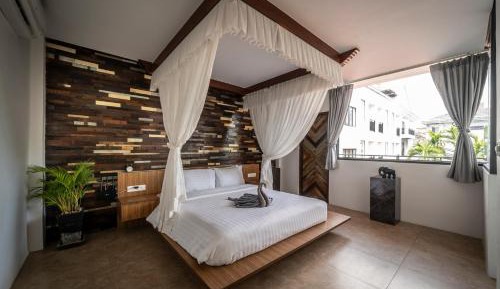 Deluxe King Suite