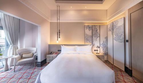 Executive King Room with Lake View