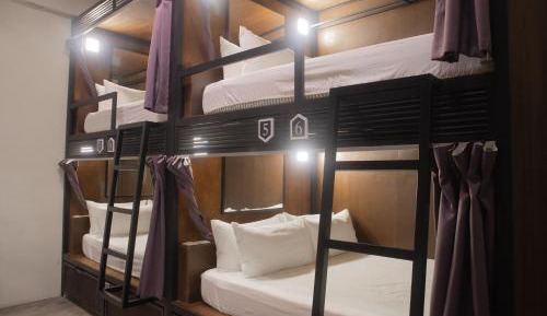 Double Bunk Bed in Mixed Dormitory Room