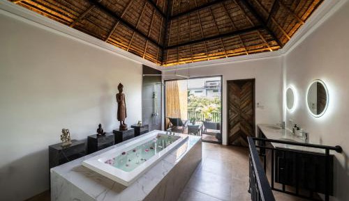 King Suite with Spa Bath