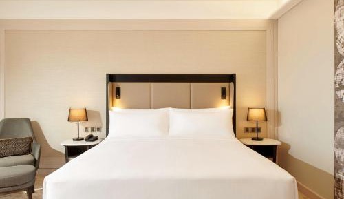 Deluxe King Room with City View