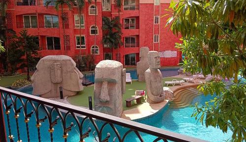 Apartment with Pool View 