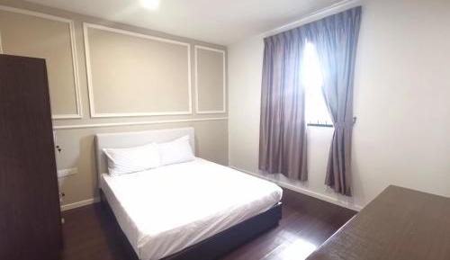 Standard Queen Room