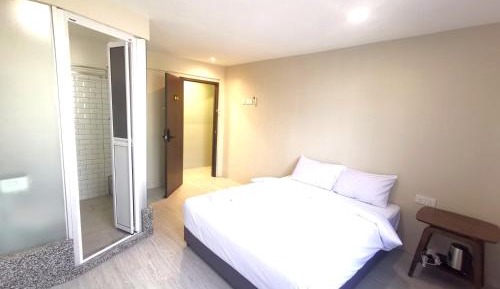 Standard Queen Room