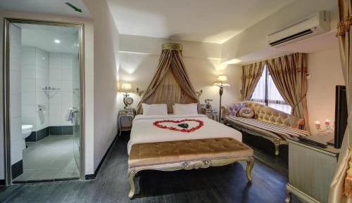 Honeymoon Suite