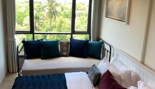 King Studio with Sofa Bed