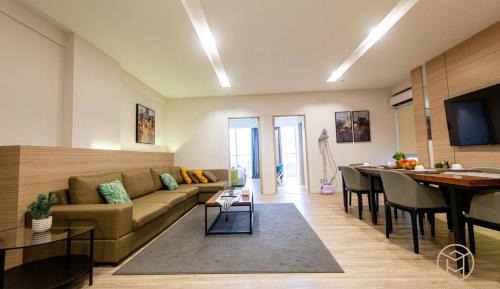 2-Bedroom Executive Suites with Airport View