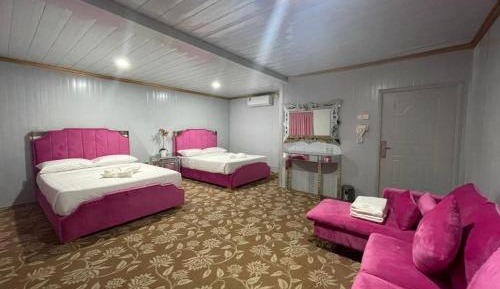 Deluxe Family Suite