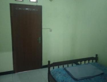 Standard Double Room with Shared Bathroom