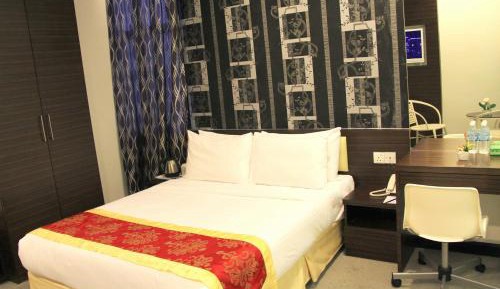 Deluxe Queen Room