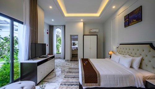 Villa with Garden View