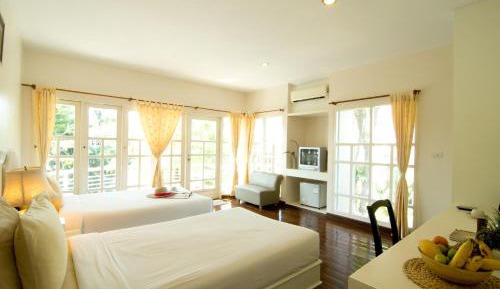 Superior Twin Room with Pool View