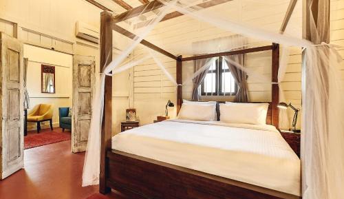 King Bed Suite - Plantation House 1