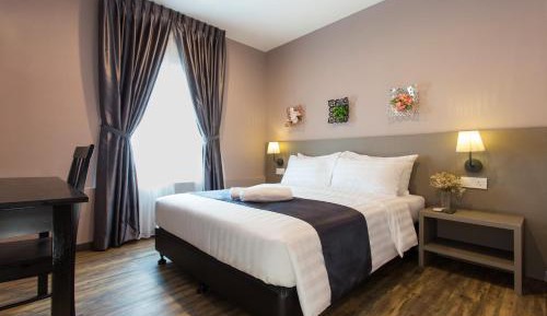 Deluxe Queen Room