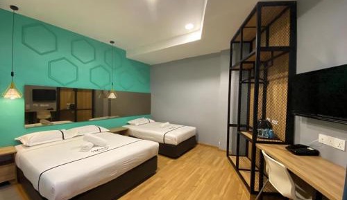 Family Room (3 Adults)