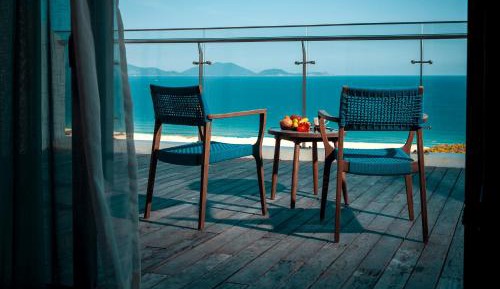 Deluxe Terrace Ocean View Room