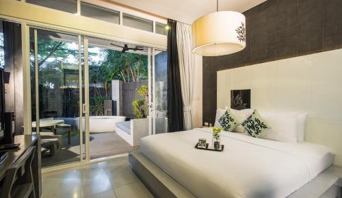 Luxury Suite with Private Garden 