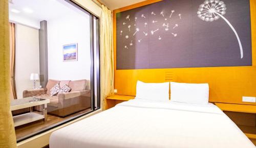 One-Bedroom Queen Suite