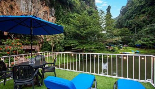 Malayana Floating Villa at Theme Park - 2 Adult + 2 Child (Theme Park closed every Tuesday)