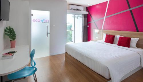 Superior King Room with City View