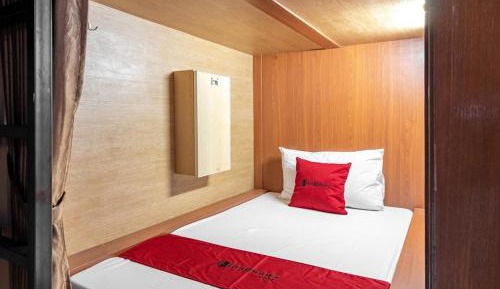 Single Bed in Mixed Dormitory Room