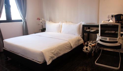 Deluxe Queen Room