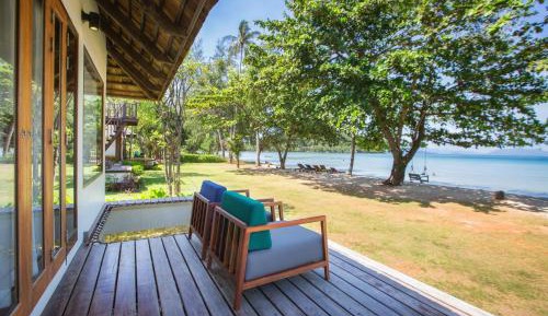 Beachfront Deluxe Villa