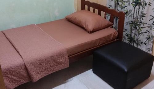 Single Room with Shared Bathroom (Air Conditioning)