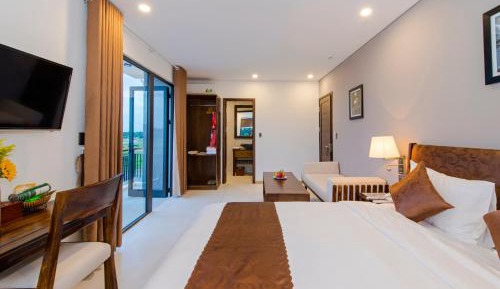 Deluxe Queen Room