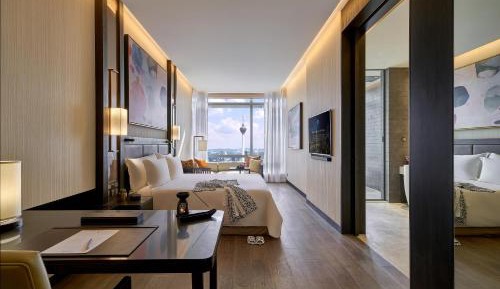 Signature Sky Retreat King