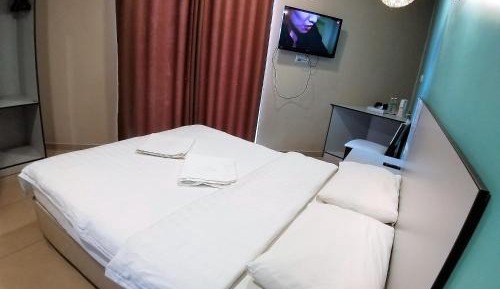 Standard Queen Room
