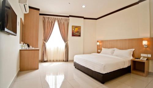 Deluxe Queen Room