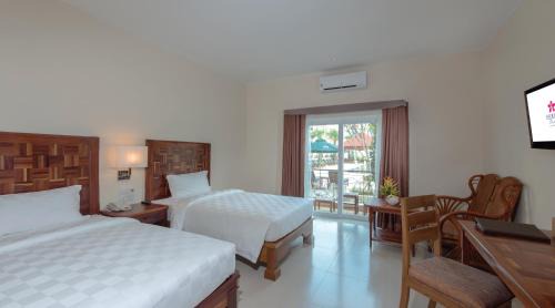 Twin Room with Pool View