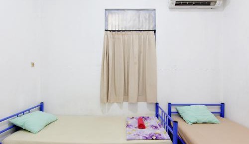 Standard Twin Room with Shared Bathroom