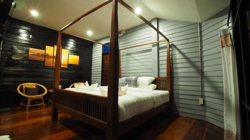 King Room with Spa Bath
