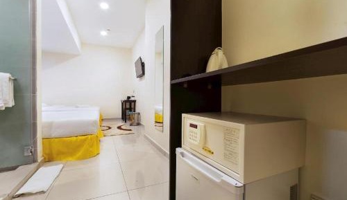Deluxe Family Room - No Window