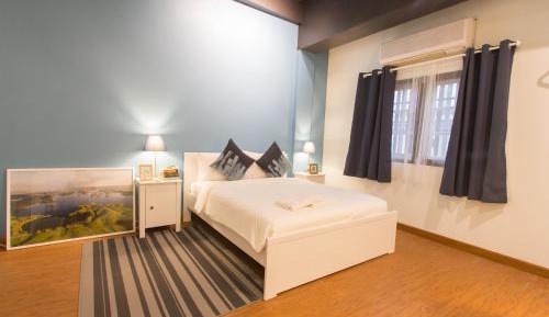 Queen Room with Shared Bathroom