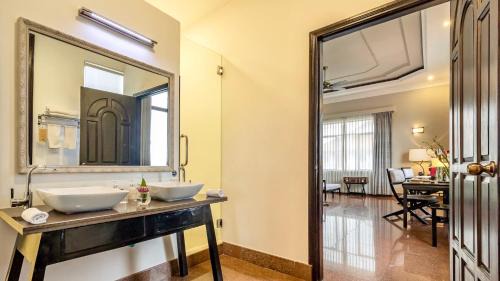 WM Suite Twin beds