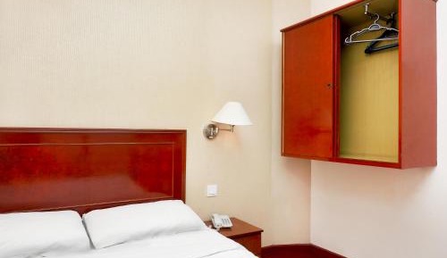 Standard Queen Room