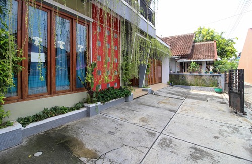Condongcatur Hotel | RedDoorz Plus Near Hartono Mall