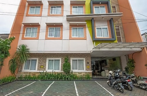 Malang Hotel | RedDoorz Syariah @ Soekarno Hatta Indah 2