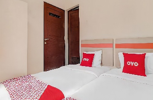 Karawang Hotel | OYO 90452 Pillow Inn