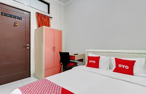 Karawang Hotel | OYO 90452 Pillow Inn