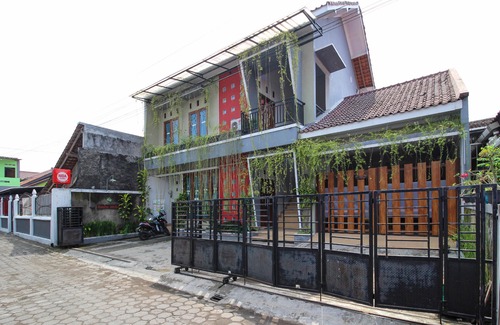 Condongcatur Hotel | RedDoorz Plus Near Hartono Mall