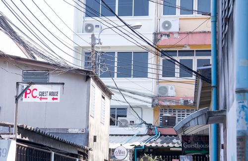 Wat Bowon Niwet Hotel | Nina Guesthouse