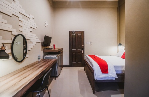 Kemanggisan Hotel | RedDoorz Plus Near Mall Slipi Jaya
